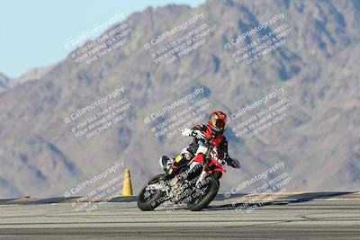 media/Dec-01-2025-Moto Forza (Mon) [[2daa91e15f]]/3-Beginner Group/Session 4 Turn 9/